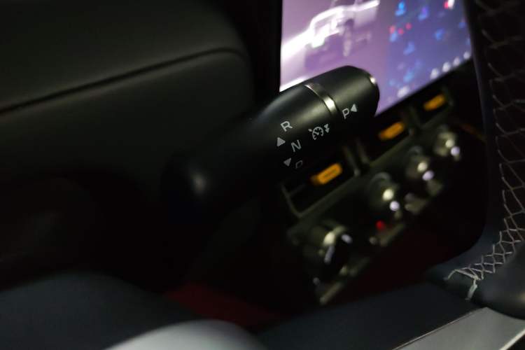 Used iCAR V23 2025 501 Four-Wheel Drive Intelligent Driving Version Gear Lever