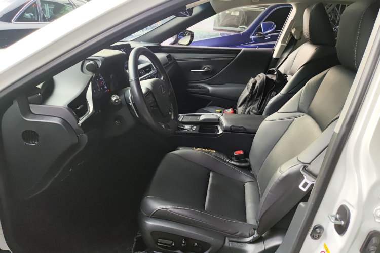 Used Lexus ES 2018 200 Excellence Edition China V Standard Left Front Seat