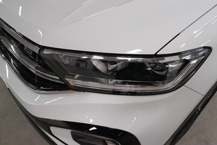 Used Volkswagen T-ROC 2025 Facelift Model 2 300TSI DSG Two-Wheel Drive Chenguang Edition Left Front Headlight