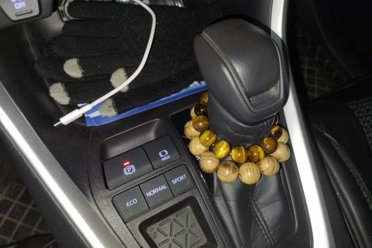 Used Toyota Wildlander 2020 Dual-Engine 2.5L E-CVT Two-Wheel Drive Luxury Edition Gear Lever