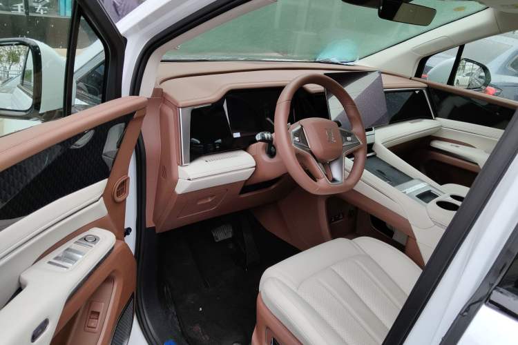 Used BYD Xia 2025 DM-i 1.5T 180km Beyond Edition Interior 3