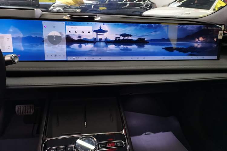 Used Geely Galaxy E8 2025 700 km Long-Range Intelligent Driving Version Audio And AC Panel