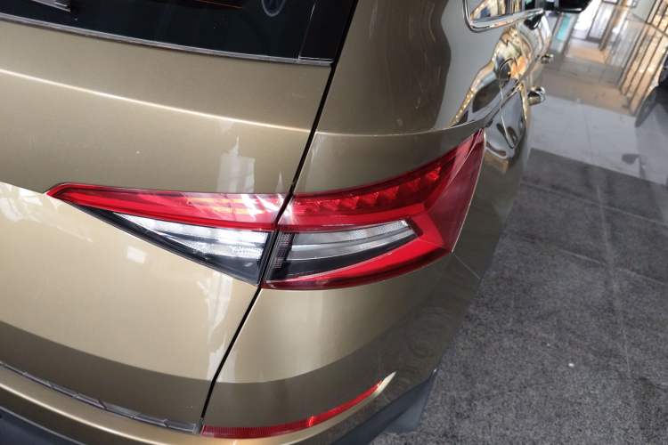 Used Skoda Kodiaq 2017 TSI380 7-Seater Four-Wheel-Drive Flagship Edition Exterior 3