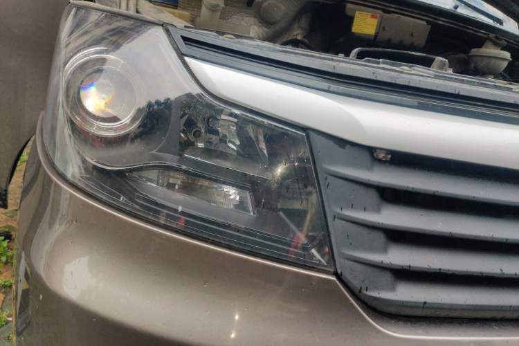 Used CHANGAN KAICHENG Ruixing M70 2019 1.5L Comfort Version 6-Seater China VI Standard Flat Roof Liftback Doors – DAM15KL Right Front Headlight