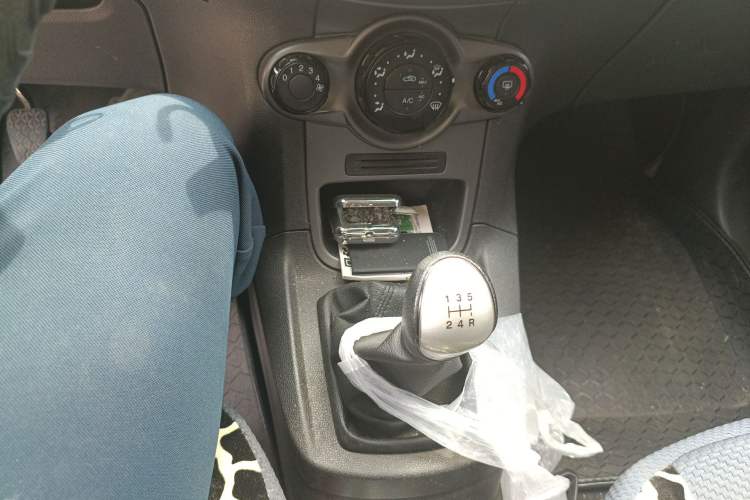 Used Ford Fiesta 2013 Hatchback 1.5L Manual Fashion Edition Gear Lever