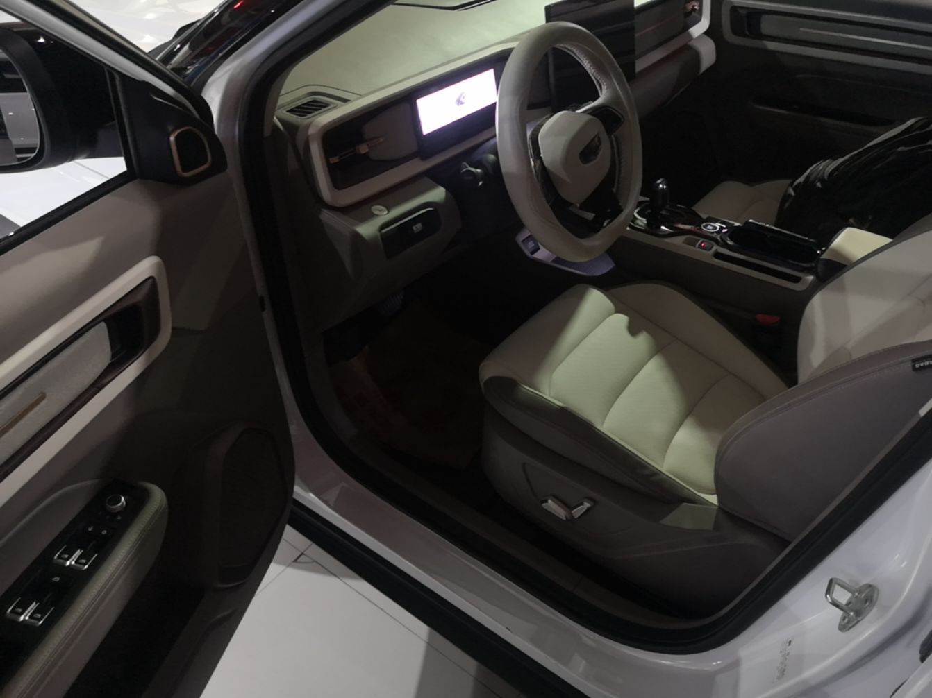 Geely Auto icon 2026 Model Chocolate 1.5TD Pure & Refined Edition — снимка 18