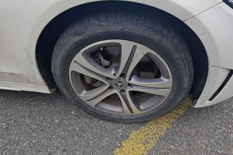 Used Mercedes-Benz C-Class 2020 Restyled C 260 L Sport Edition Right Front Wheel Hub