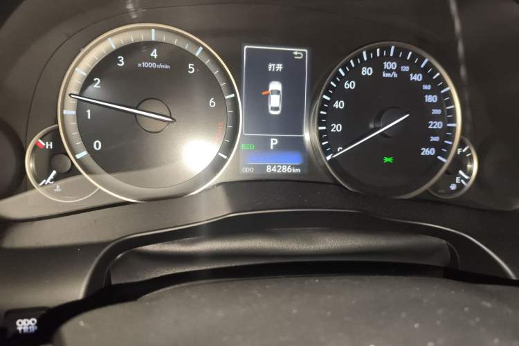 Used Lexus ES 2017 200 30th Anniversary Edition Odometer Close Up