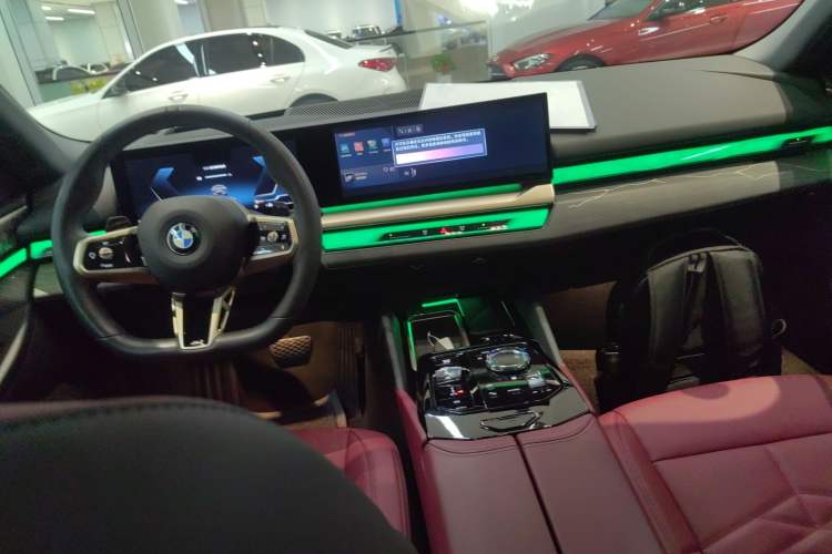 Used BMW 5 Series 2025 530Li Luxury Edition M Sport Package Center Console