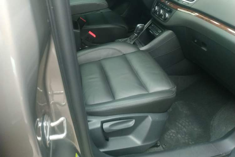 Used Volkswagen Sharan 2014 2.0 TSI Comfort Model
