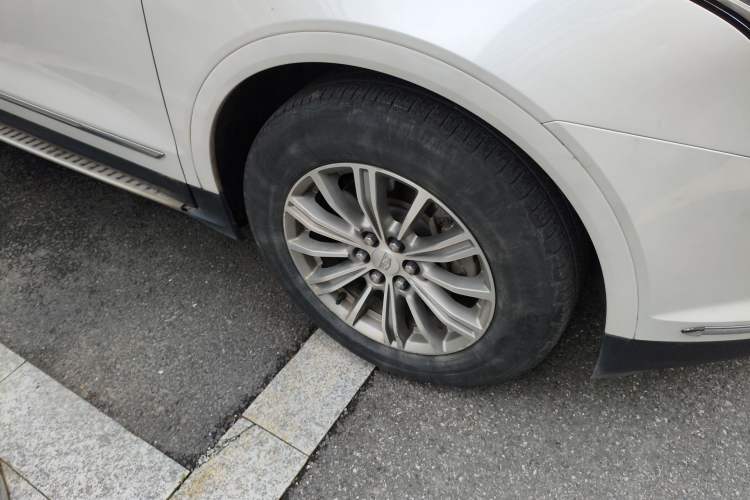 Used Cadillac XT5 2018 28T Four-Wheel Drive Luxury Model Right Front Wheel Hub