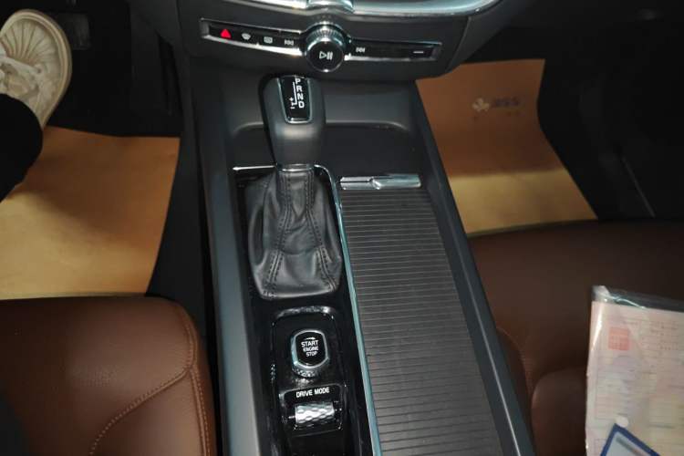 Used Volvo XC60 2019 T5 4x4 Zhiyuan Edition China VI Standard Gear Lever