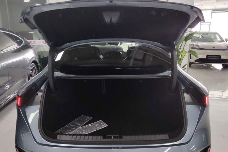 Used Lynk & Co 07 2024 EM-P 126 Long-Range Ultra