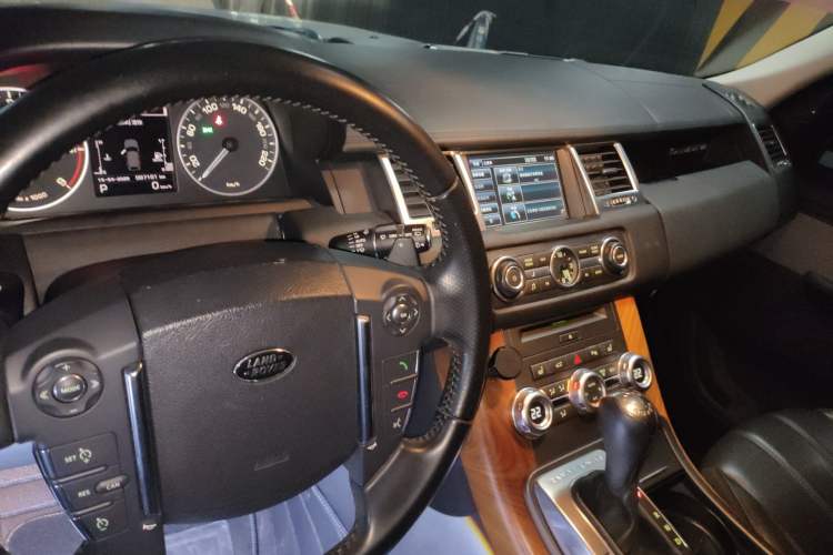 Used Land Rover Range Sport 2013 3.0 TDV6 Diesel Edition Audio And AC Panel