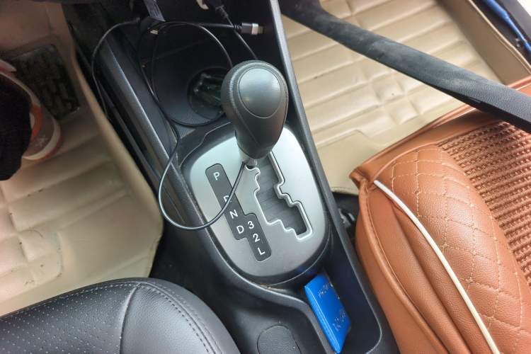 Used Kia K2 2015 Sedan 1.4L Automatic GLS Gear Lever