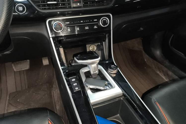 Used Kia Seltos 2023 1.5L CVT Luxury Edition Gear Lever