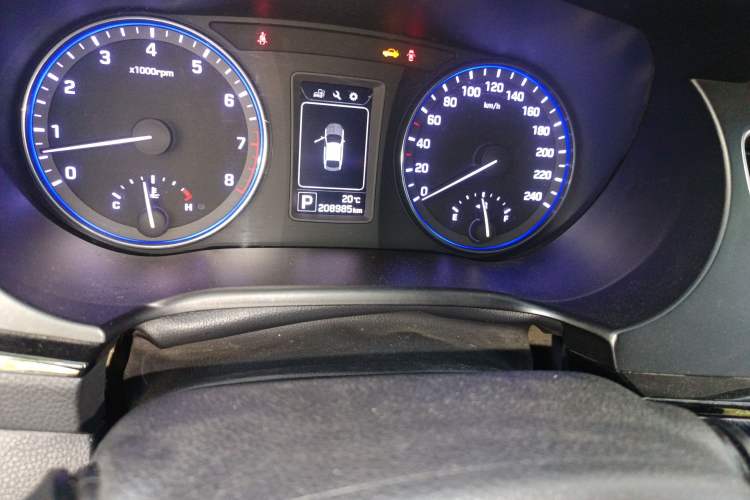 Used Hyundai Mistra 2014 1.8L Automatic Smart GLS Odometer Close Up