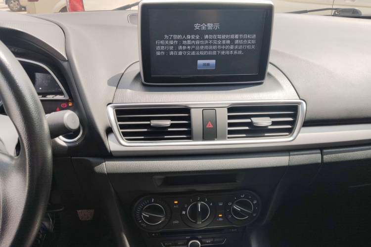 Used Mazda 3 Axela 2014 Sedan 1.5L Manual Comfort Model