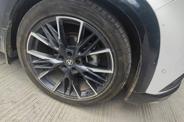 Used CHANGAN UNI-T 2022 1.5T Flagship Edition Right Front Wheel Hub