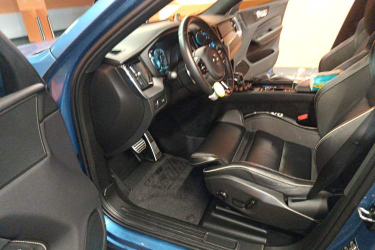 Used Volvo XC60 2020 T5 4x4 Smart & Dynamic Sport Edition Driver Seat