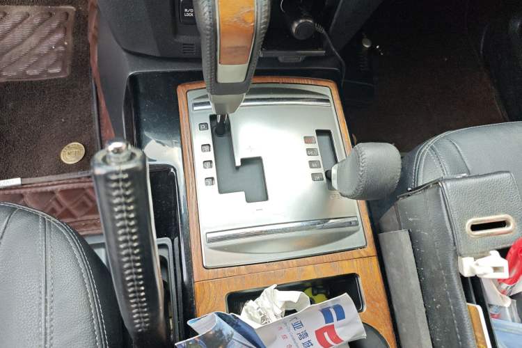 Used Mitsubishi Pajero 2019 3.0L Automatic Prestige Edition Gear Lever