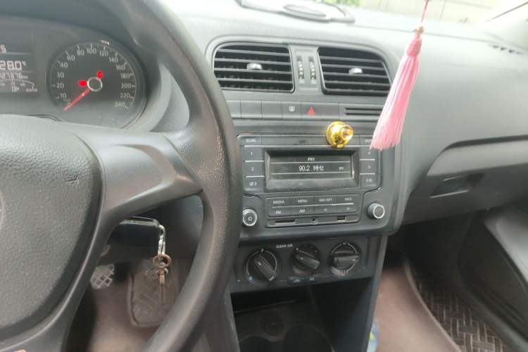 Used Volkswagen Polo 2016 1.4L Manual Fashion Model