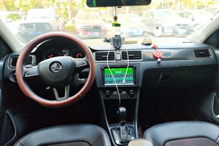 Used Skoda Rapid Spaceback 2016 Revised 1.6L Automatic Smart Drive Version Center Console