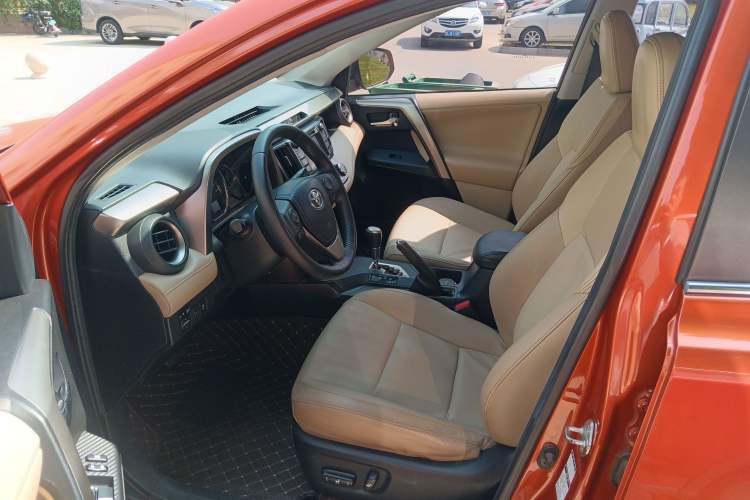 Used Toyota RAV4 2013 2.0L CVT Four-Wheel Drive New Edition