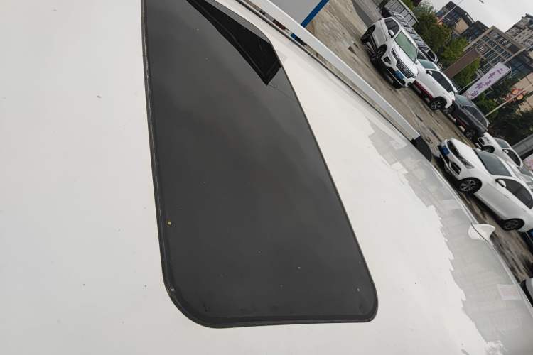 Used Baojun 560 2016 1.8L iAMT Luxury Model Roof