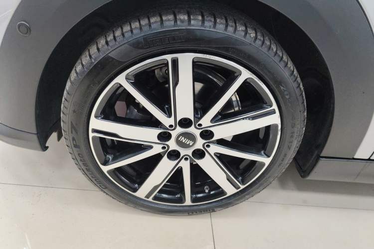 Used MINI MINI 2023 Updated 1.5T COOPER Artist Five-Door Edition
