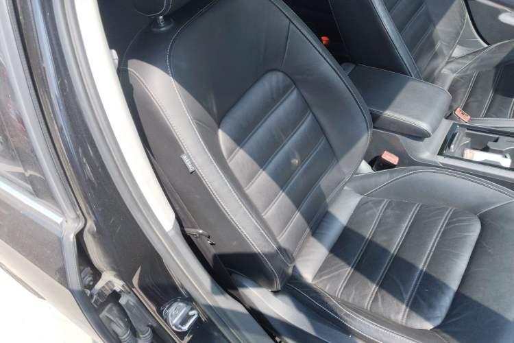 Used Volkswagen Passat 2016 330TSI DSG Luxury Edition Right Front Seat