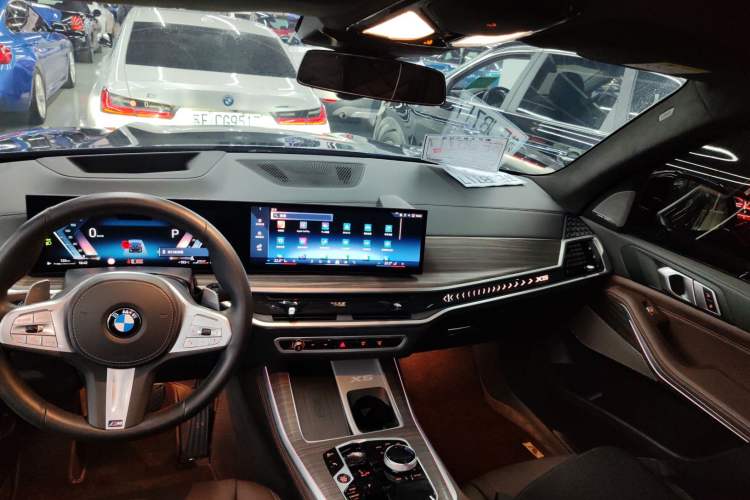 Used BMW X5 2023 xDrive 40Li M Sport Night Edition Package Audio And AC Panel