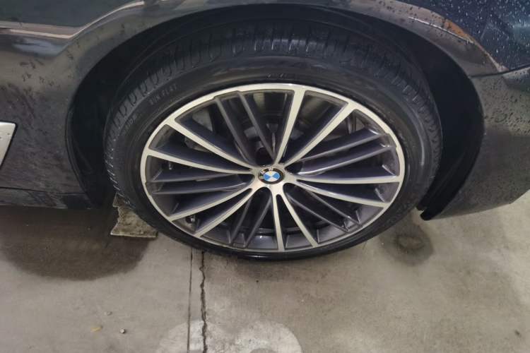 Used BMW 5 Series 2020 530Li Leading Model M Sport Package Right Front Wheel Hub