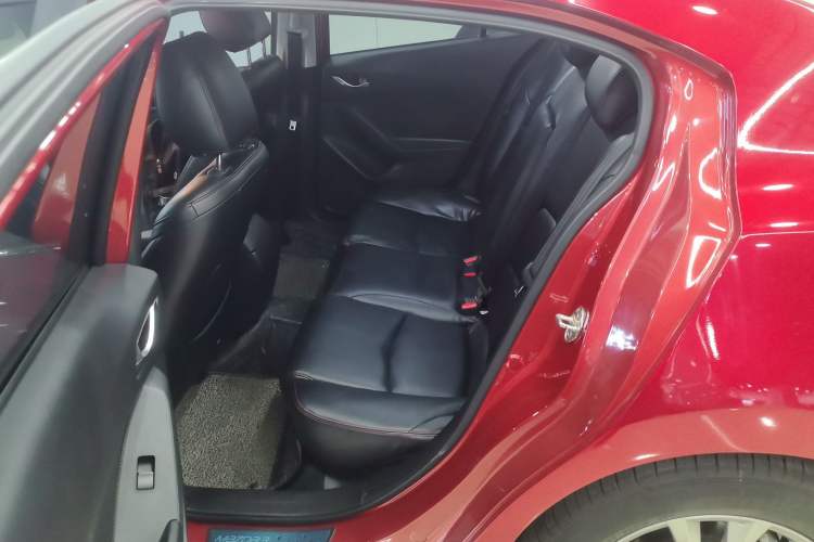 Used Mazda Mazda 3 Axela 2016 Sedan 1.5L Automatic Luxury Model
