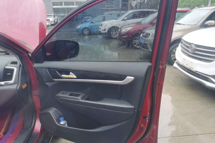 Used Dongfeng Aeolus AX7 2016 2.0L Automatic Zhiyi Trim