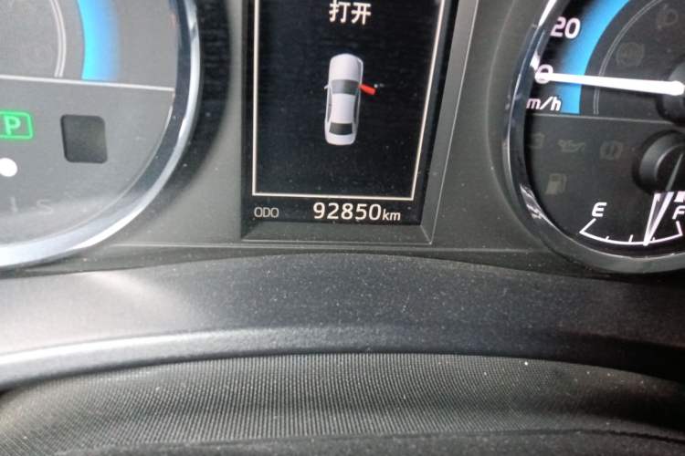 Used Toyota Levin 2017 Revised Dual-Engine 1.8H GS E-CVT Elite Sunroof Version China V Standard Odometer Close Up