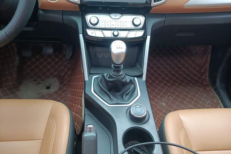 Used Great Wall Poer 2021 2.0T Commercial Version Manual Diesel 4x4 Navigation Type Long Bed GW4D20M
