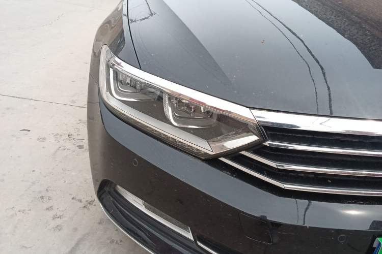 Used Volkswagen Magotan 2019 330TSI DSG Leading Edition China V Standard Right Front Headlight