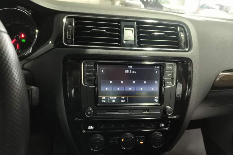 Used Volkswagen Sagitar 2015 230TSI Automatic Luxury Model
