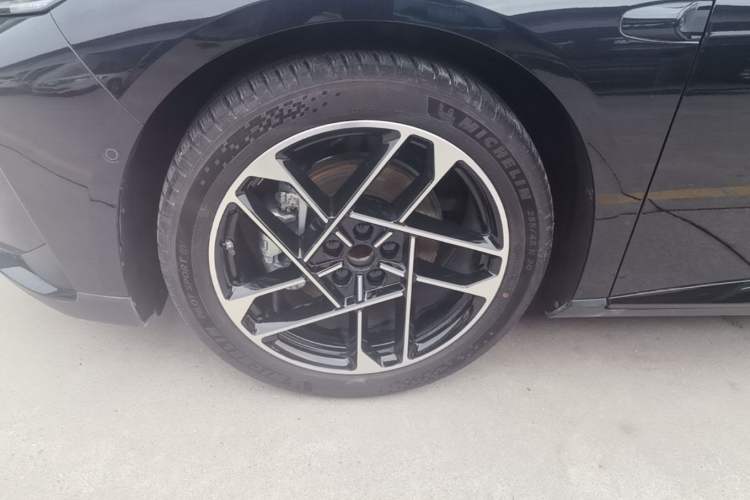 Used XPeng P7+ 2024 Long-Range Max Left Front Wheel Hub