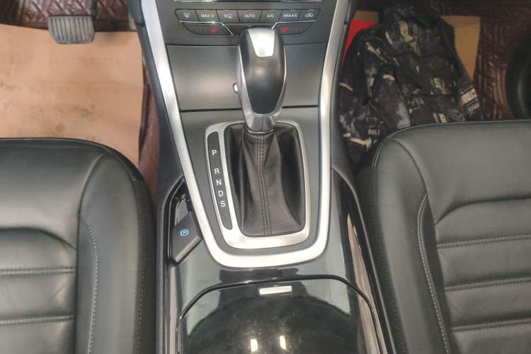 Used Ford Edge 2016 EcoBoost 245 Four-Wheel Drive Titanium Edition 7-Seater
