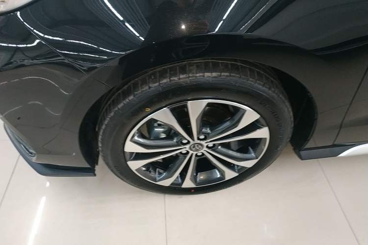 Used Toyota Granvia 2026 Model 2.5L Hybrid Prestige PLUS Edition Exterior 4