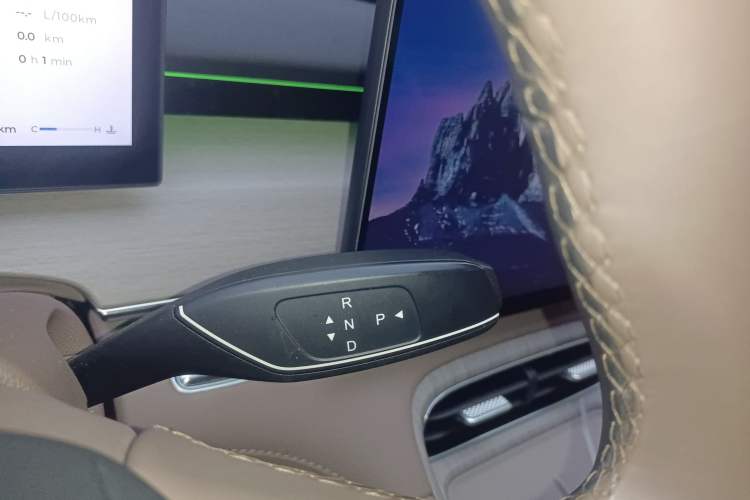 Used Chery Tiggo 8 PLUS 2025 290TGDI DCT Prestige 5-Seater Gear Lever