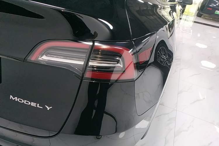 Used Tesla Model Y 2023 Long-Range All-Wheel-Drive Version
