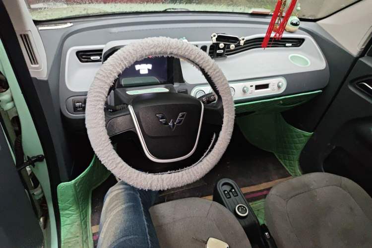 Used Wuling Hongguang MINIEV 2021 Macaron Fashion Model Lithium Iron Phosphate Center Console