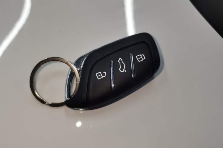 Used Roewe i5 2023 1.5L Manual Comfort Edition
