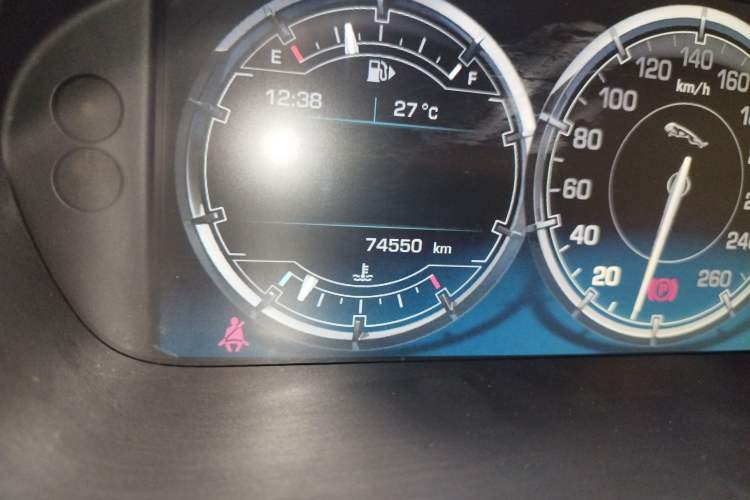 Used Jaguar XJ 2014 XJL 3.0 SC Two-Wheel-Drive Panoramic Business Edition Odometer Close Up