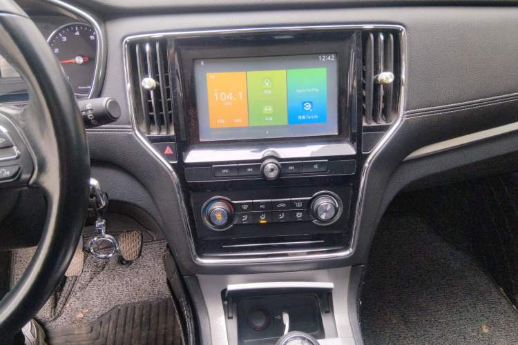 Used Roewe RX5 2016 20T Two-Wheel Drive Manual Flagship Edition