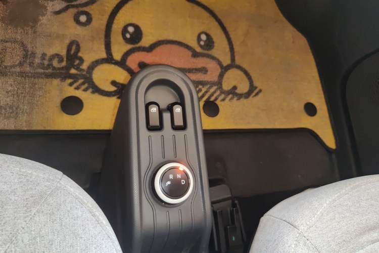 Used Wuling Hongguang MINIEV 2021 Macaron Premium Model – Lithium-NMC Gear Lever