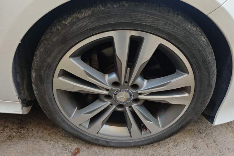 Used Mercedes-Benz E-Class 2014 Restyled E 260 L Sport Edition Right Front Wheel Hub